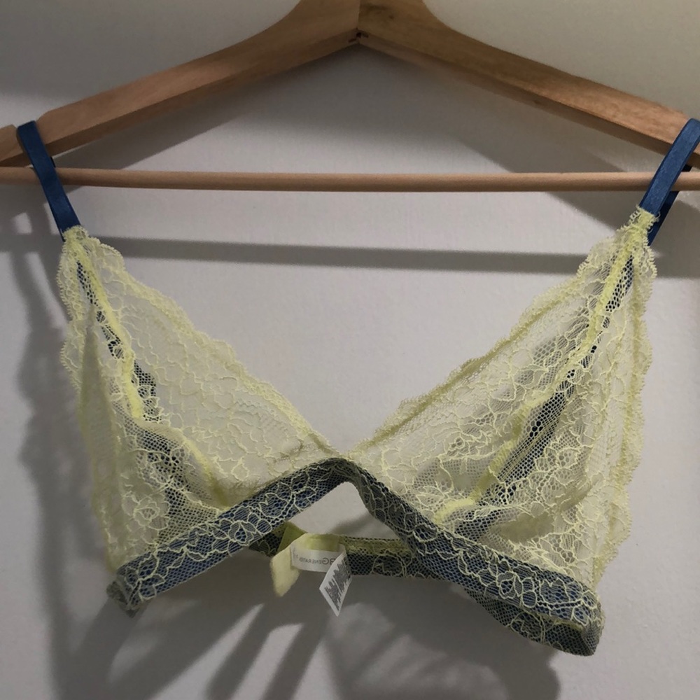 BCBG lace bralette size M